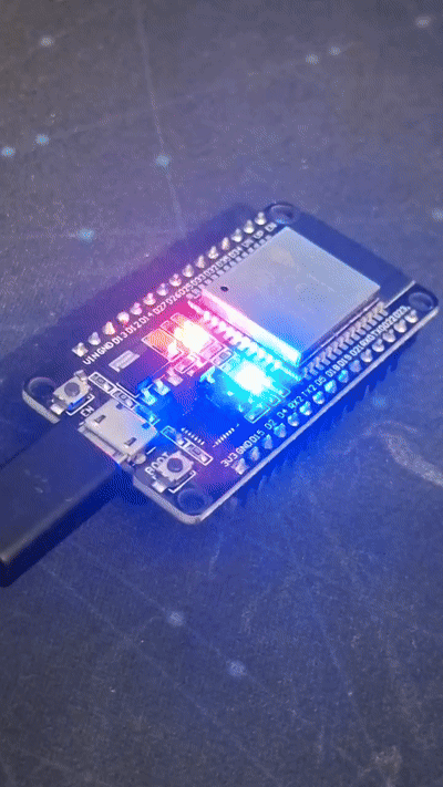 Анимированная GIF-демонстрация ритмичного мигания встроенного светодиода ESP32